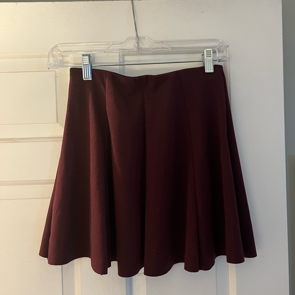Cute marooon skirt! , great for putting together a cute outfit
